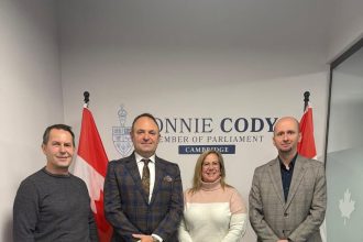 ACPAC zhvillon takim me deputeten federale Connie Cody për forcimin e bashkëpuni...