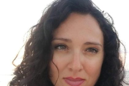 “Golden Armor” – Mburoja e Artë e Kurajës dhe Dashurisë në Poezinë e Armenida Qy...