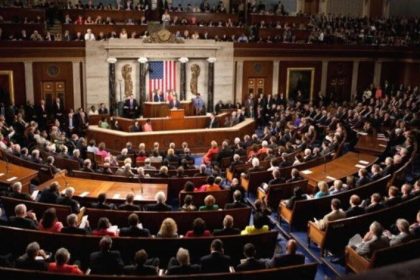 Ligjvënësit amerikanë miratojnë projektligjin kundër diskriminimit të shqiptarëv...