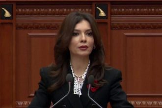 Osmani nënshkroi për Bordin e Paqes, Spiropali: Shqipëria dhe Kosova nuk konkurr...