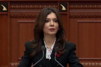 Osmani nënshkroi për Bordin e Paqes, Spiropali: Shqipëria dhe Kosova nuk konkurr...